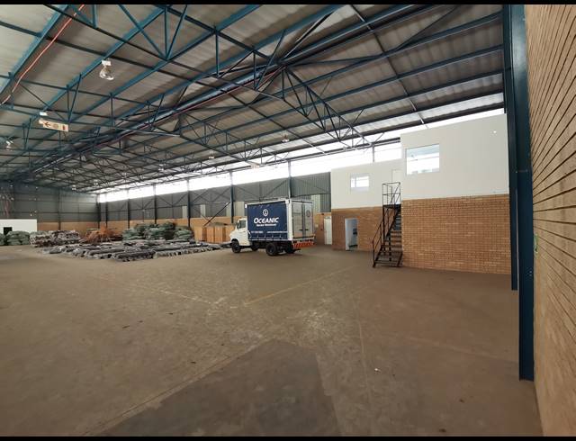 1,726M² WAREHOUSE TO LET IN JET PARK